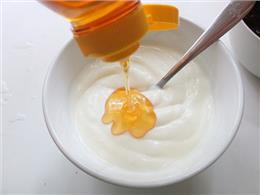 Cách làm mặt nạ trị thâm bằng sữa chua và mật ong